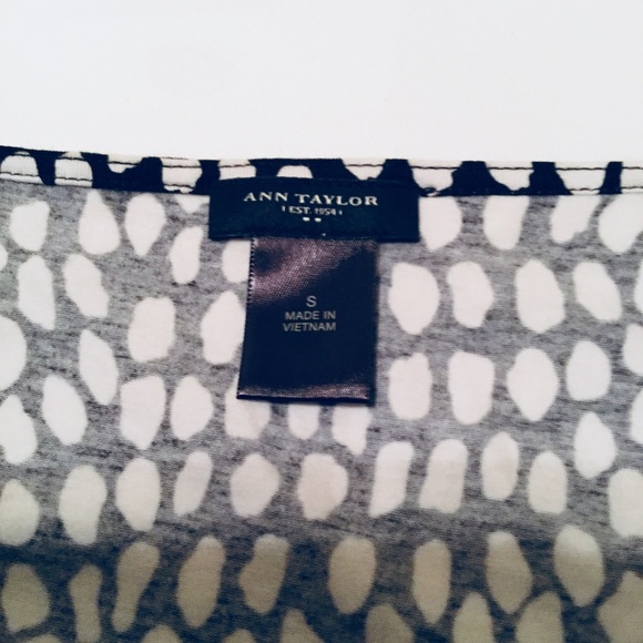 Ann Taylor Black & White Ruched Top Small - Picture 7 of 8